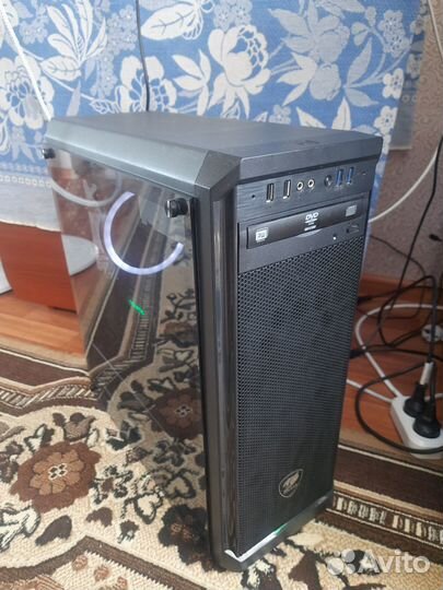 Игровой компьютер с монитором