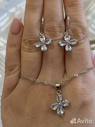 Набор ювелирных украшений серьги колье