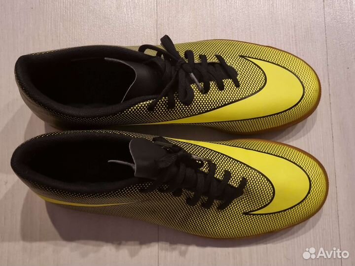 Бутсы футбольные р.44
