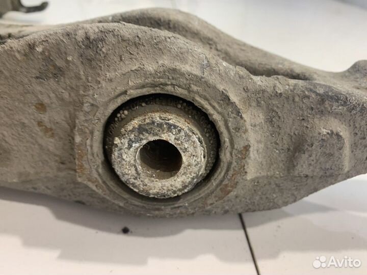 Рычаг подвески (передний, левый)