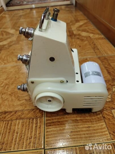 Краеобметочная машина