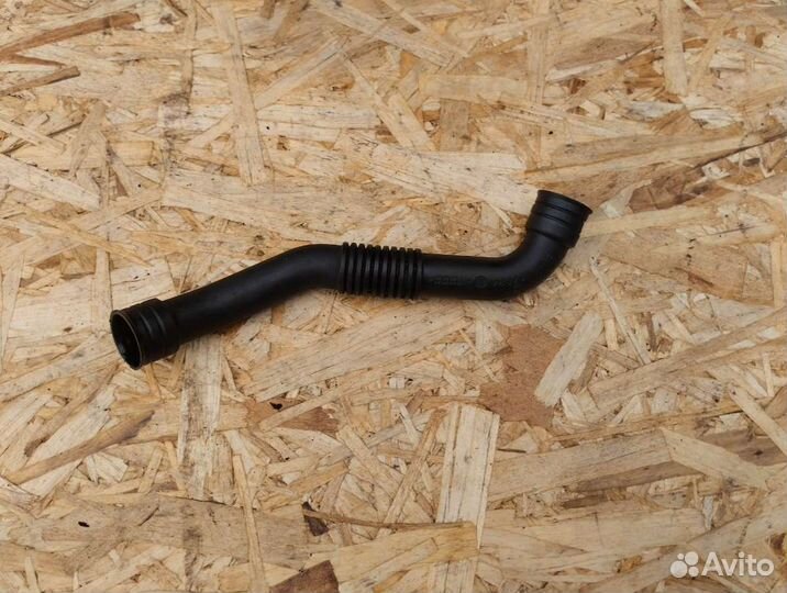 Патрубок вентиляции картера Volkswagen Passat B5