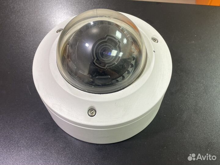 Уличная видеокамера видеонаблюдения pelco