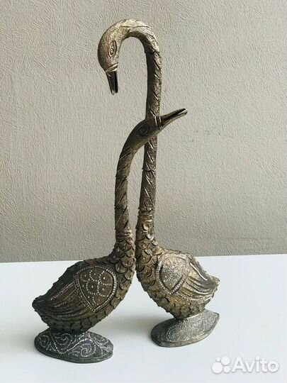 Статуэтки лебедей