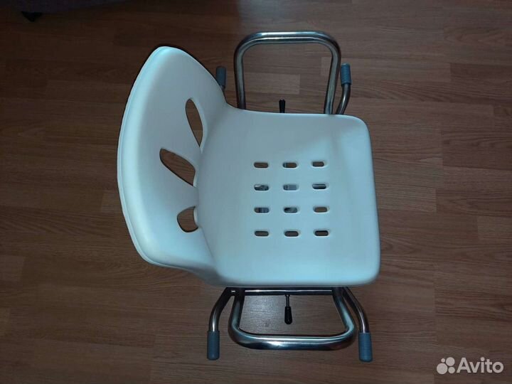 Кресло поворотное в ванну