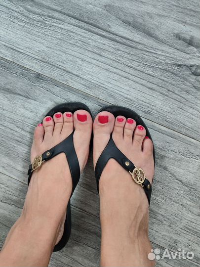 Шлепанцы/сланцы/ вьетнамки guess