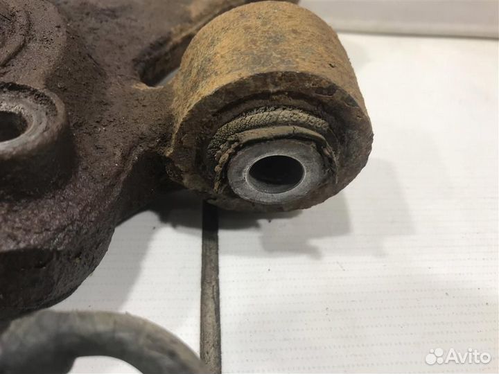 Кулак поворотный задний левый Mitsubishi Galant 8