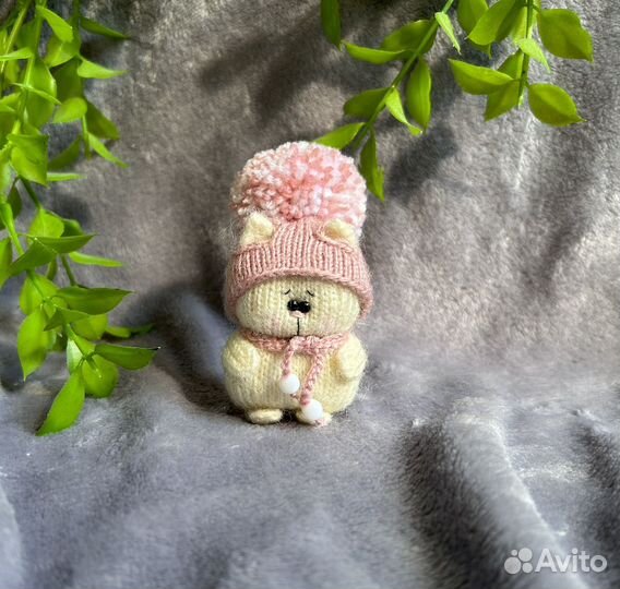 Вязаная игрушка котик