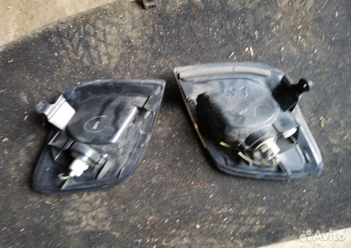 Поворотник Toyota Ipsum 10