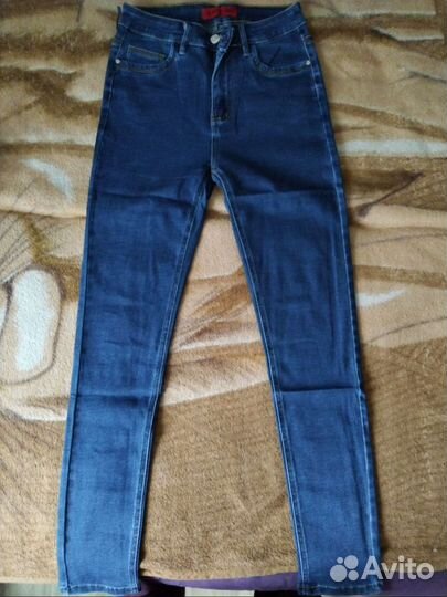 Джинсы новые
