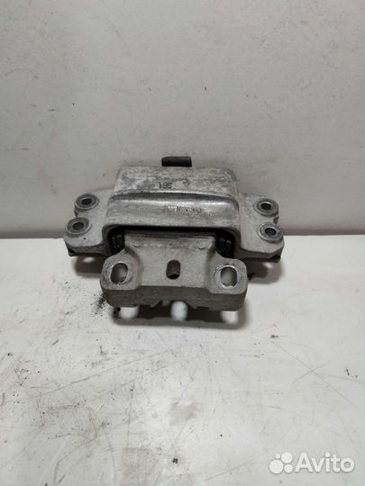 Подушка двигателя кпп левая Volkswagen Passat B6