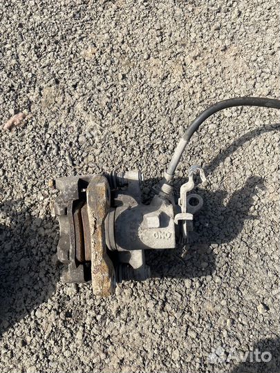 Суппорт задний левый Golf 6