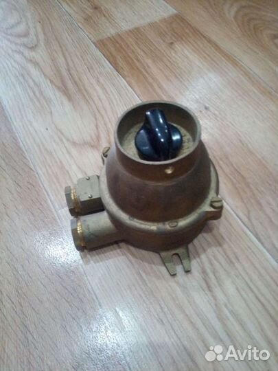 Латунный выключатель и распред коробка