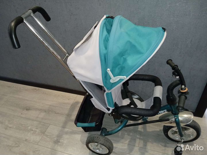 Трехколесный велосипед с ручкой