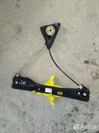 Стеклоподъемник задний правый на Поло седан