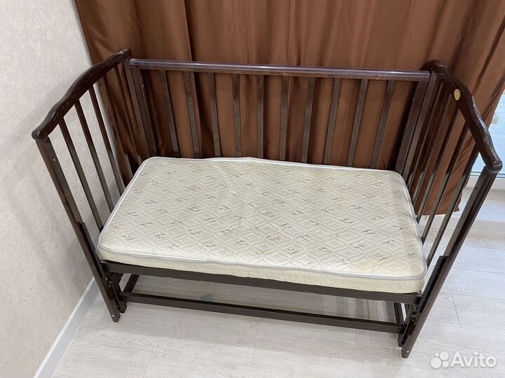 Кровать с маятником