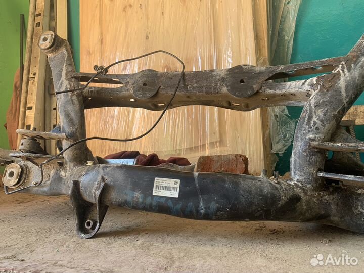 Продаю подрамник задний