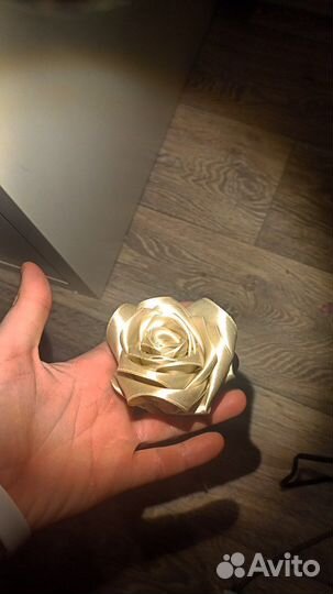 Розы из атласных лент