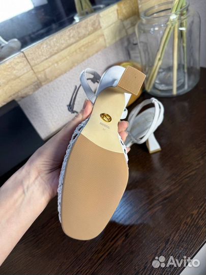 Босоножки белые 37р Эконика Premium оригинал нов