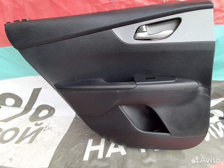 Обшивка задней левой двери Киа Церато 4