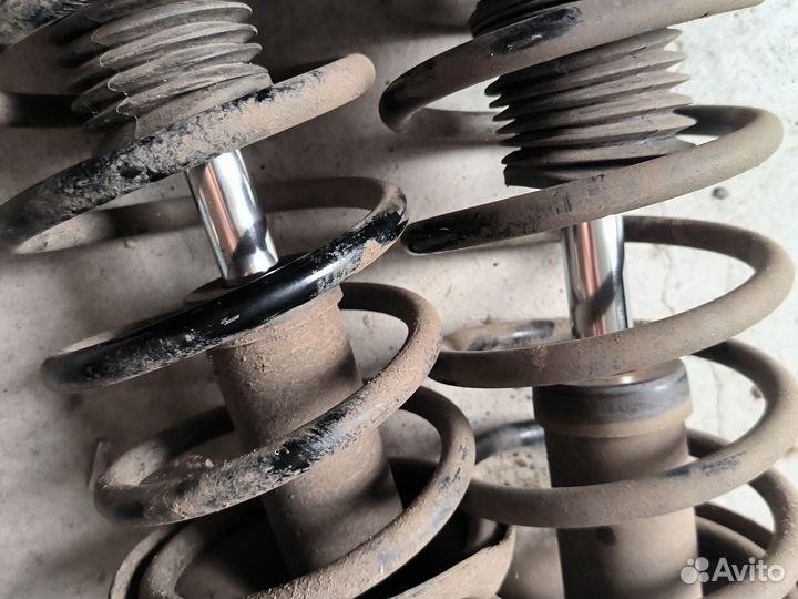 Стойки передние в сборе на passat b3/b4