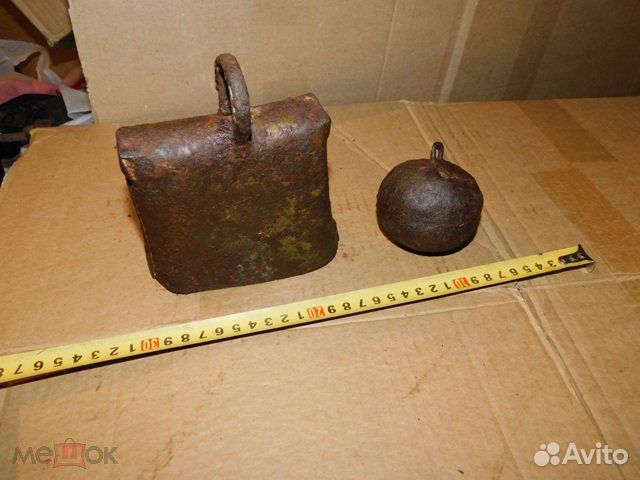 Старинные, кованные ботоло и бубенец