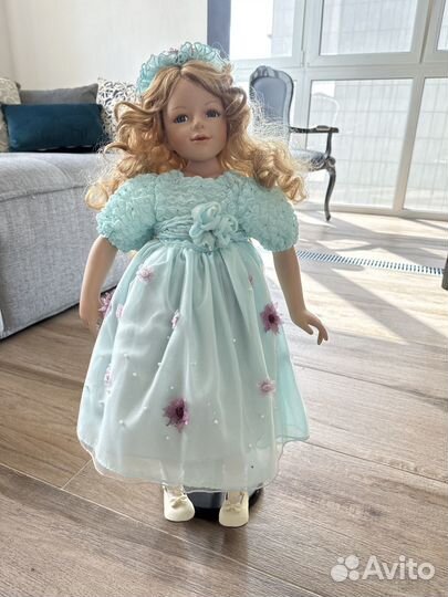 Кукла коллекционная с фарфоровыми элементами