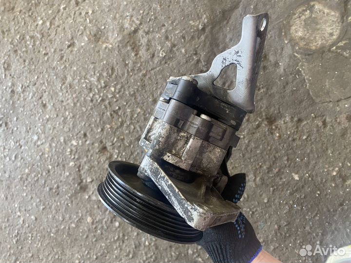 Насос гидроуслителя Мерседес Виано 639 Спринтер CD