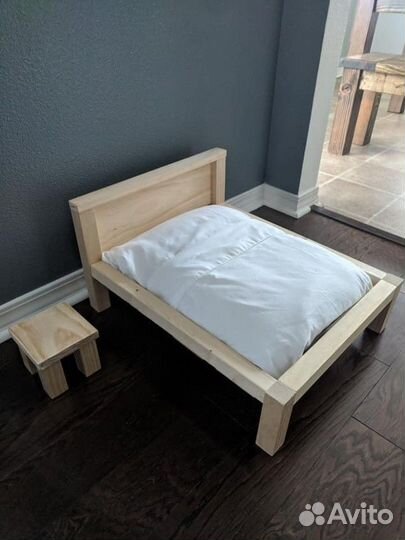 Кровать для кота или собаки из твердой породы