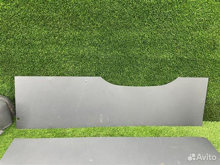 Обшивка багажника задняя Toyota Hiace RZH125 2RZE