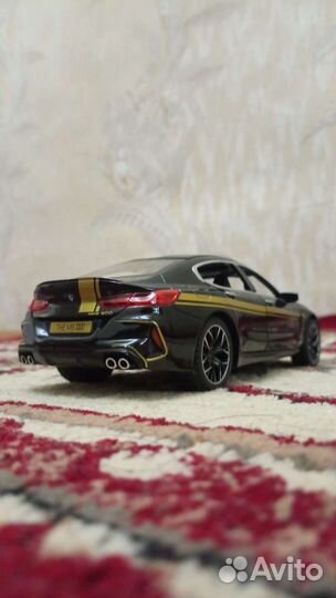 Машина бмв м8 масштаба 1:24
