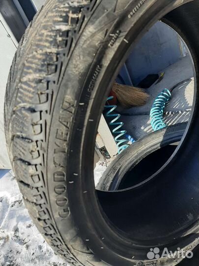 Goodyear UltraGrip 2 225/45 R17