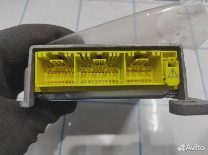 Блок управления AIR BAG Toyota Avensis (T250) 8917