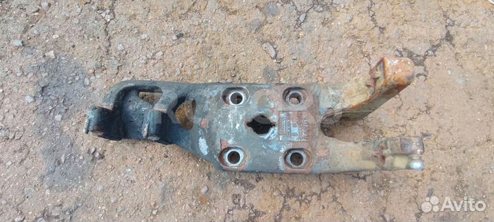 Кронштейн крепления пневморессоры левый Volvo FH 2