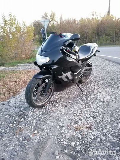 Triumph TT600