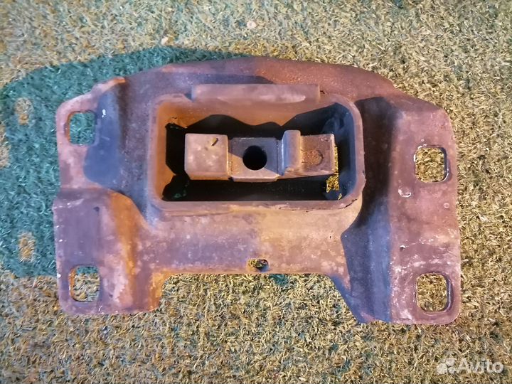 Опора двигателя (подушка двс) левая C253-39-070 Ma