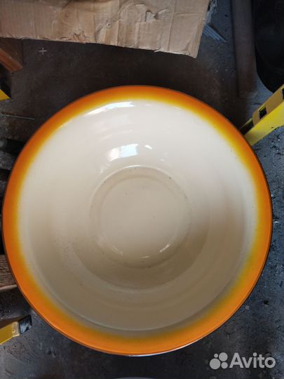 Таз эмалированный, алюминиевый, пластиковый,поднос