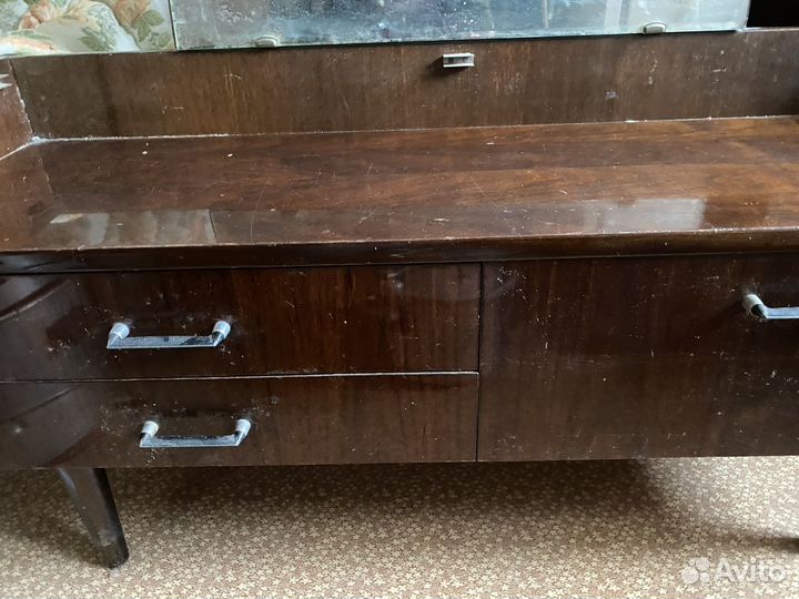 Шкаф сервант и трюмо