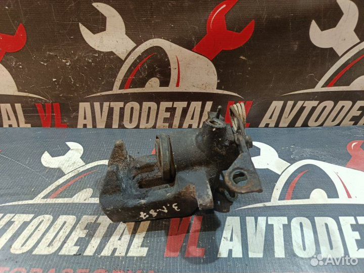 Суппорт тормозной задний левый Volkswagen Passat