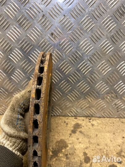 Тормозной диск передний Nissan Almera G15 K4M 1.6