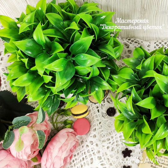 Кашпо с искусственной зеленью