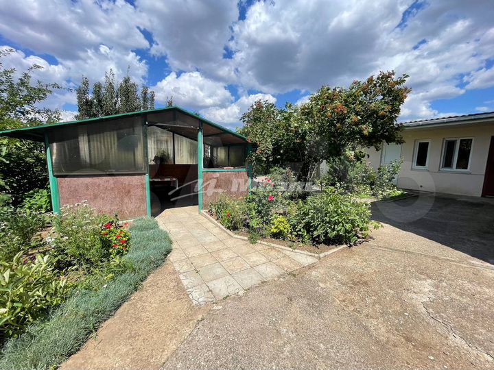 Дом 180 м² на участке 18,8 сот.