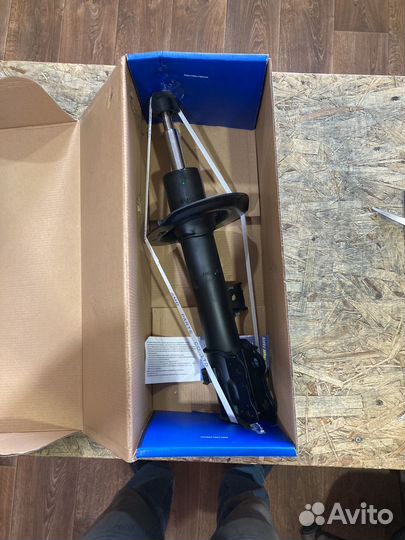 Стойка передняя правая киа спортейдж (2010)