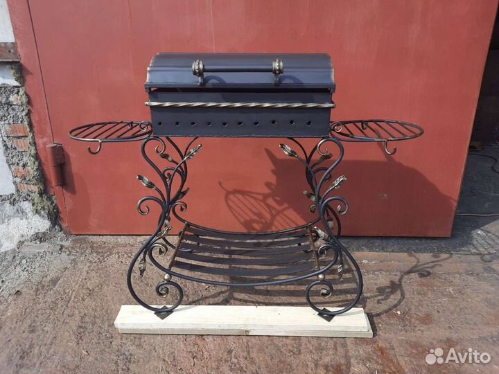 Мангал с крышкой на подставке