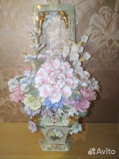 Фарфоровая корзина на стену