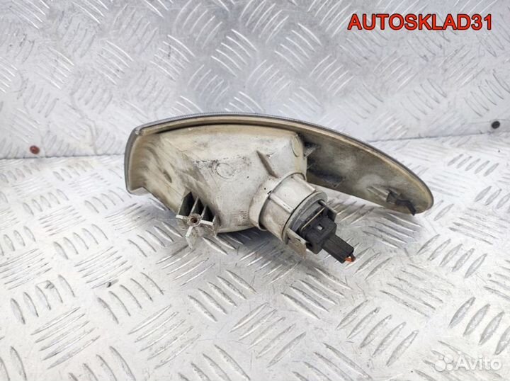 Указатель поворота правый белый Ford Mondeo 1
