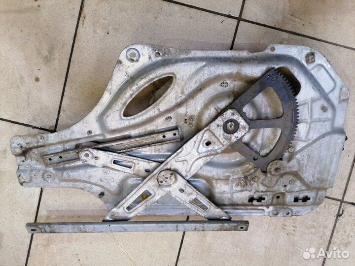 Стеклоподъемник задний правый Kia Opirus