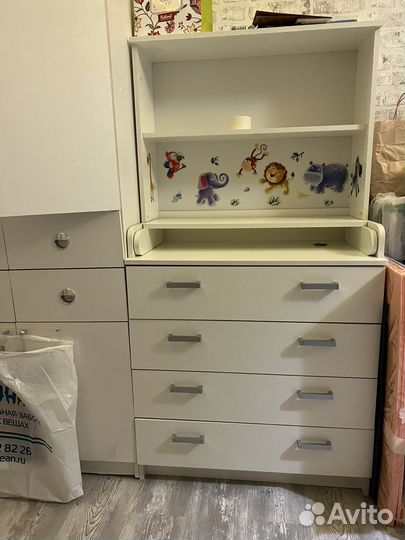 Пеленальный комод с полками