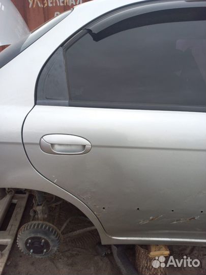 Задняя правая дверь Kia Spectra