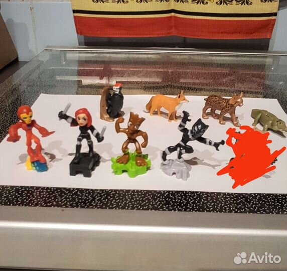 Игрушки Киндер сюрприз (Марвел, натунс, смурфики)